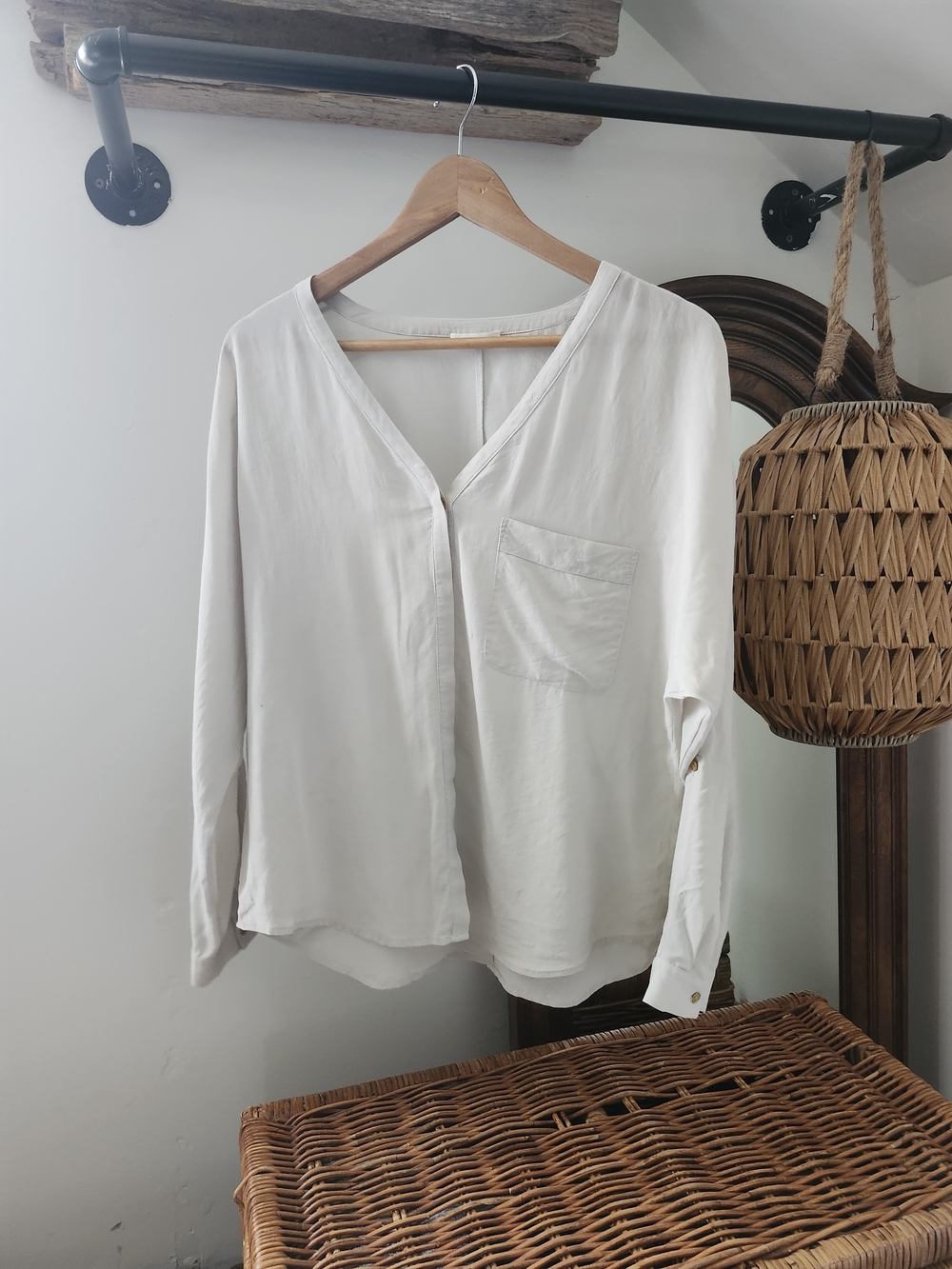 Club Monaco Cream V-Neck Button Down Blouse